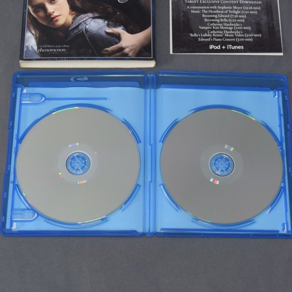Twilight Saga Blu-ray DVD Movies 2009 2-Disc Deluxe Edition Excellent Pre-Owned - Picture 8 of 11